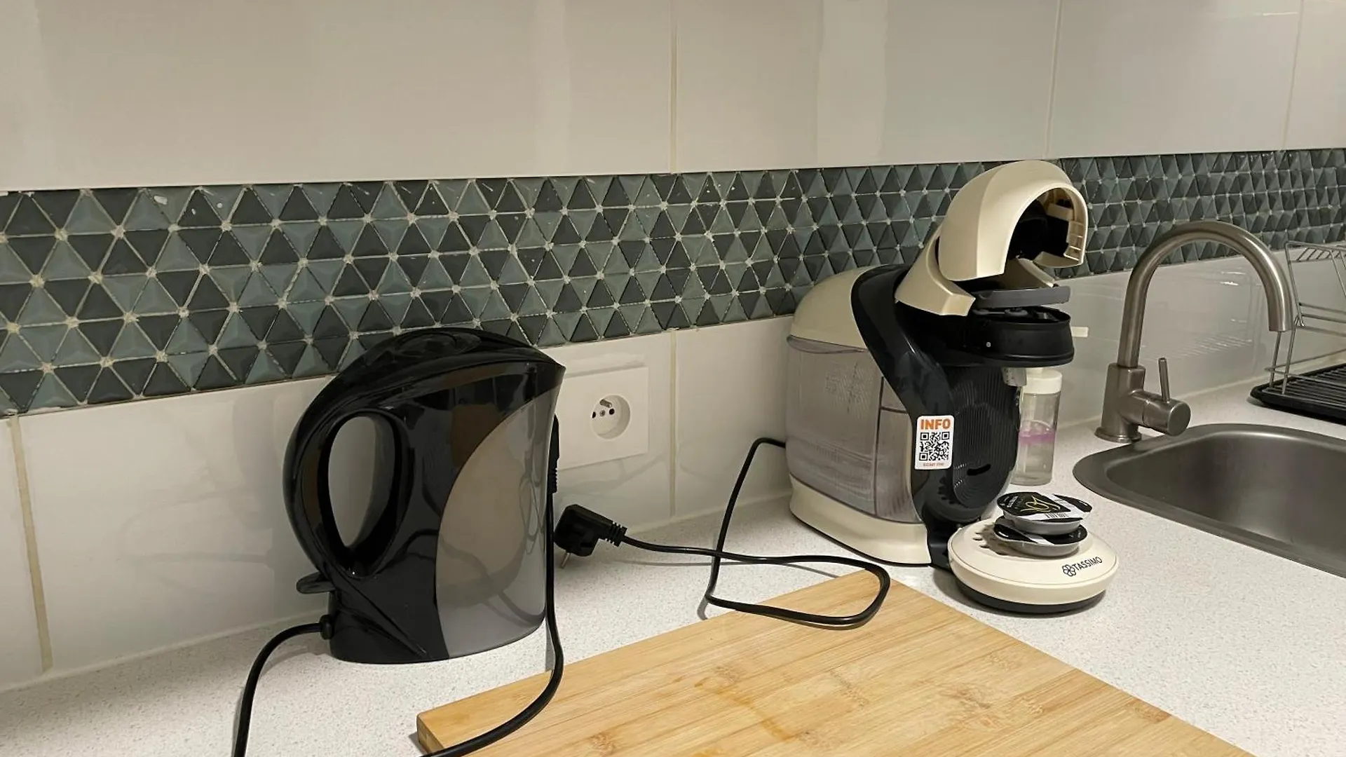 Apartment Studio Et Bureau Propre, Fonctionnel Cluses
